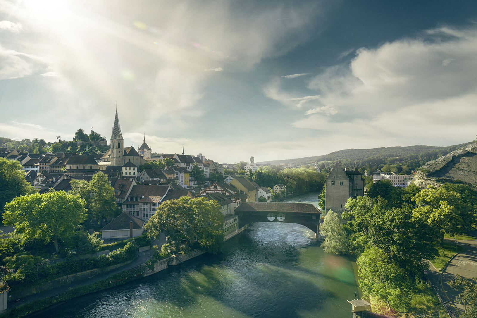 Luftaufnahme über Baden mit Brücke über Limmat